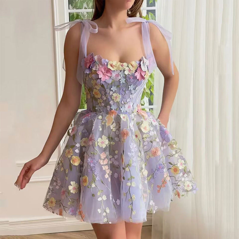 Besticktes florales Korsettkleid