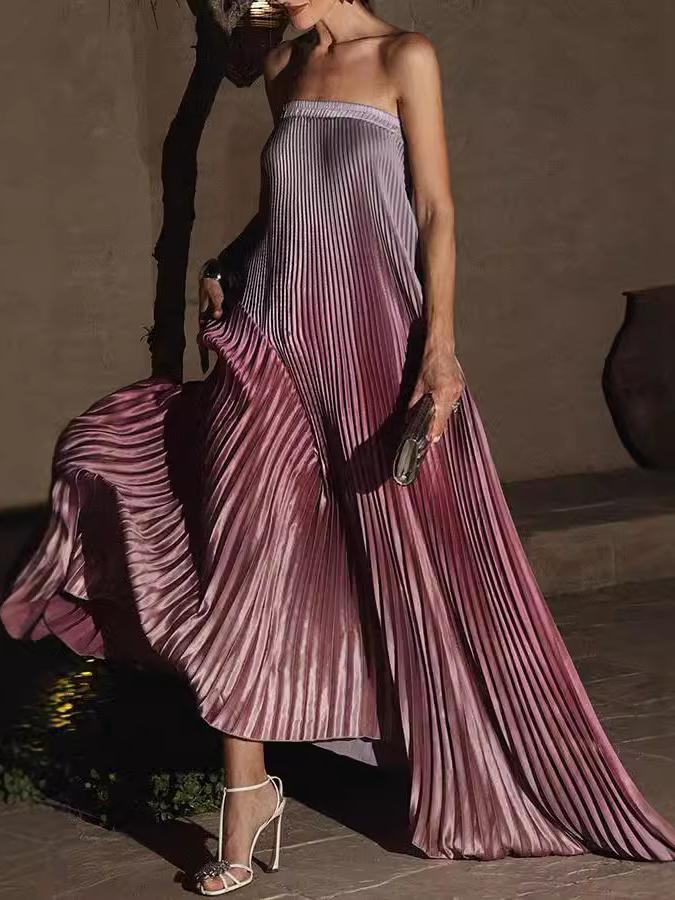 Trägerloses, plissiertes, ärmelloses Kleid mit Farbverlauf