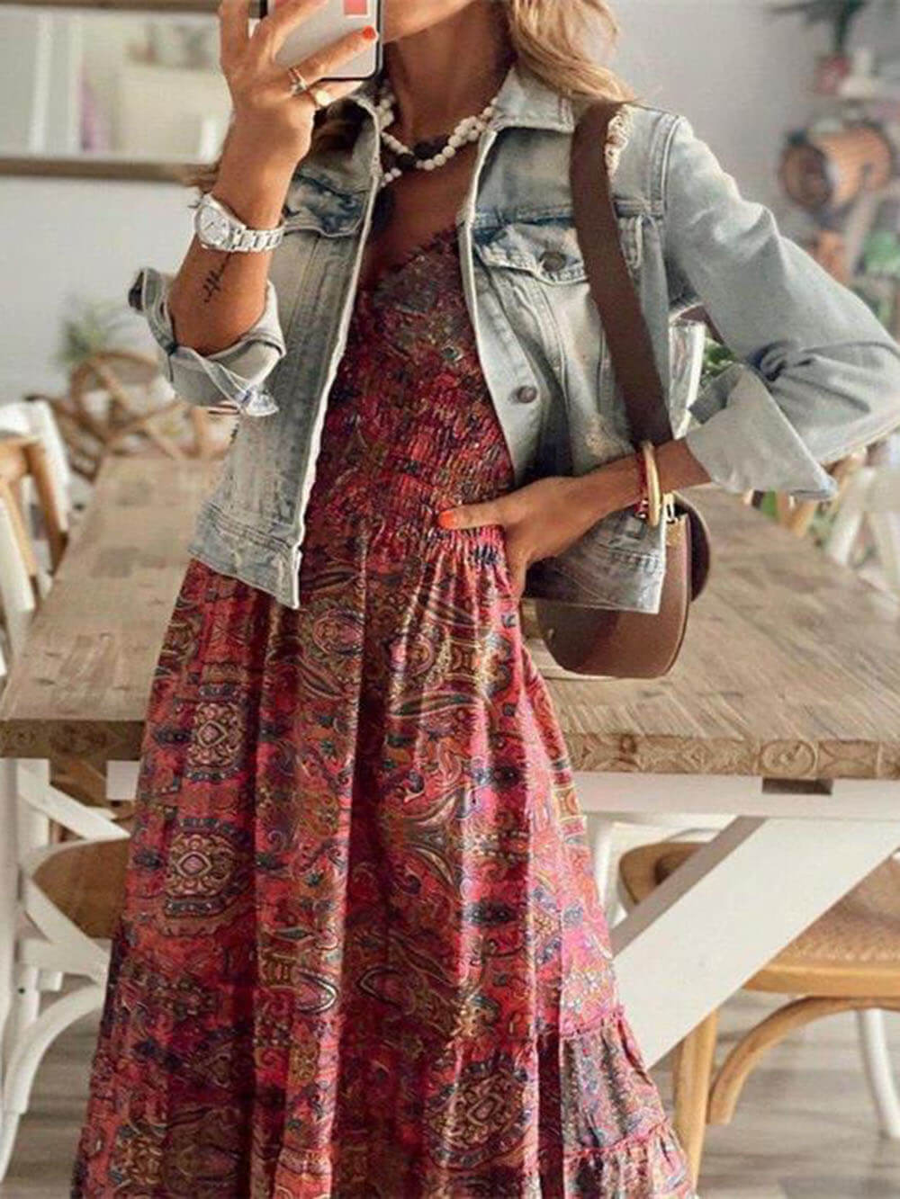 Kleid mit Blumenmuster und Taillengürtel im Bohème-Stil