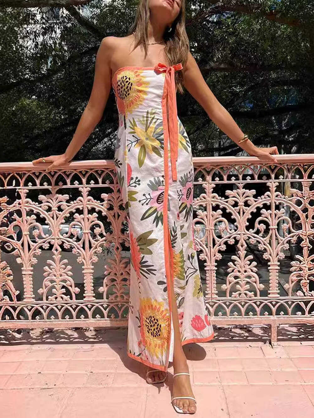 Sommerliche, sexy Wickelkleider mit Schlitz und Aufdruck