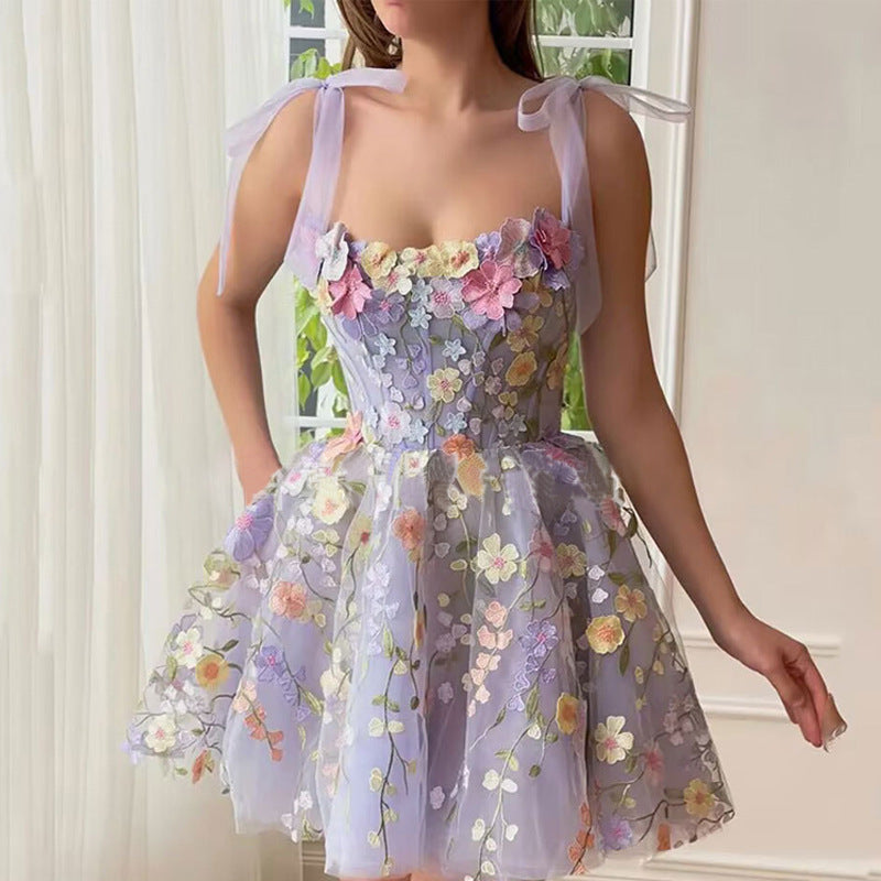 Besticktes florales Korsettkleid