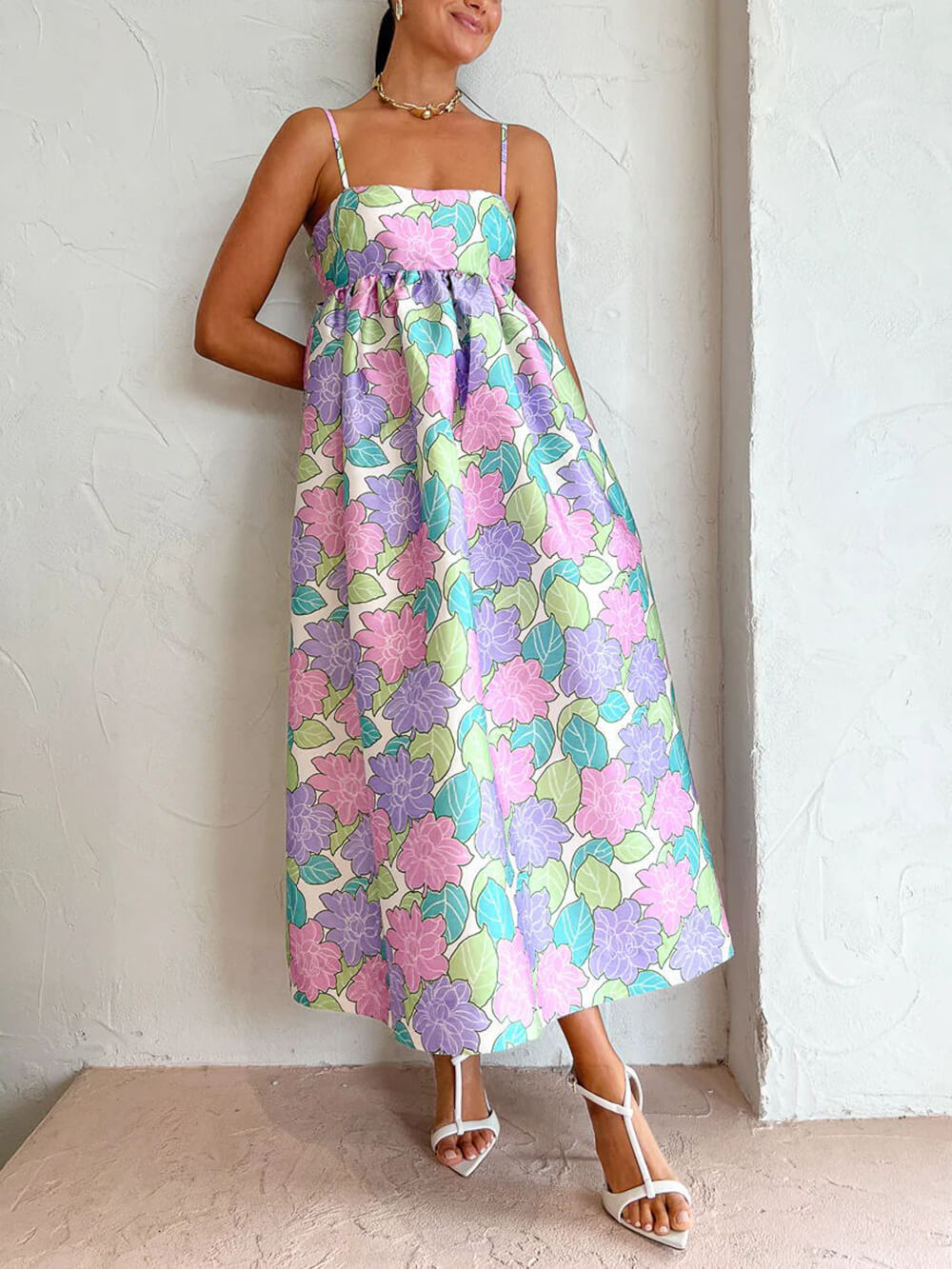 Schönes, bedrucktes, trägerloses, rückenfreies Schwingkleid mit besonderem Temperament