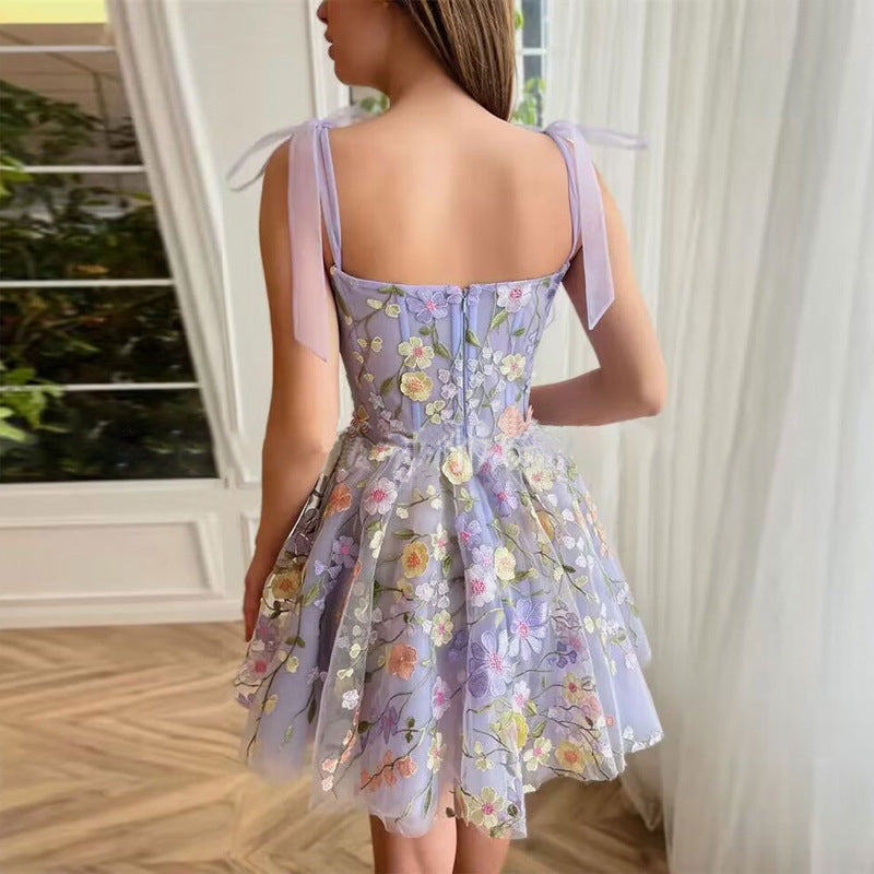Besticktes florales Korsettkleid