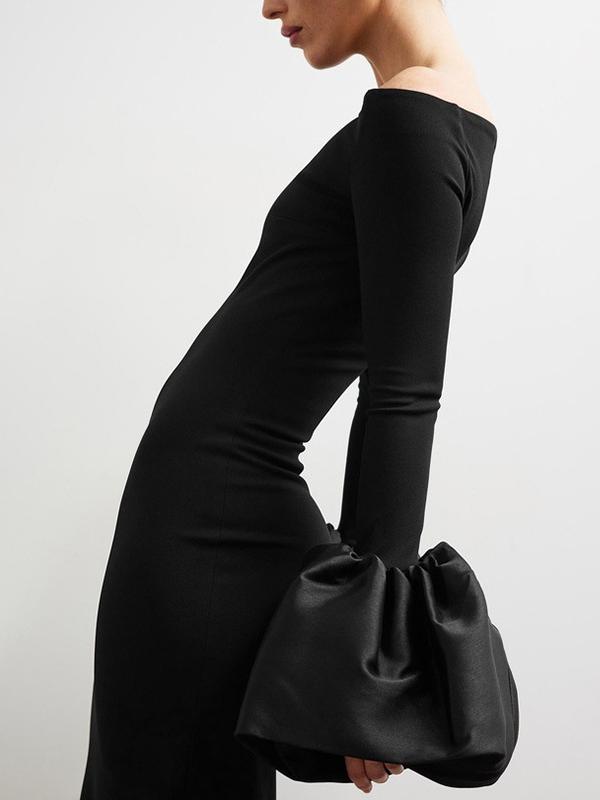 Eng anliegendes Langarmkleid mit Puffärmeln und One-Shoulder-Ausschnitt