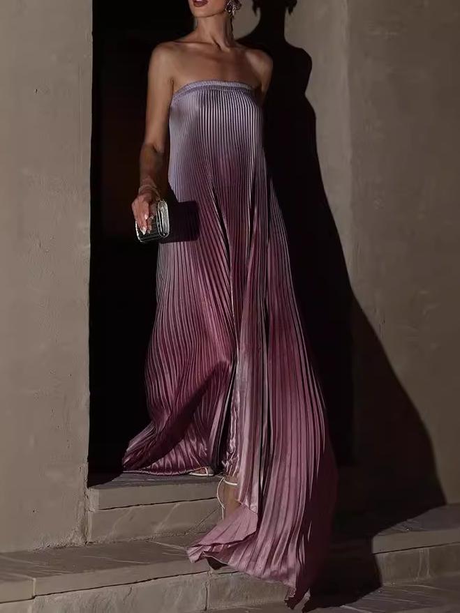Trägerloses, plissiertes, ärmelloses Kleid mit Farbverlauf