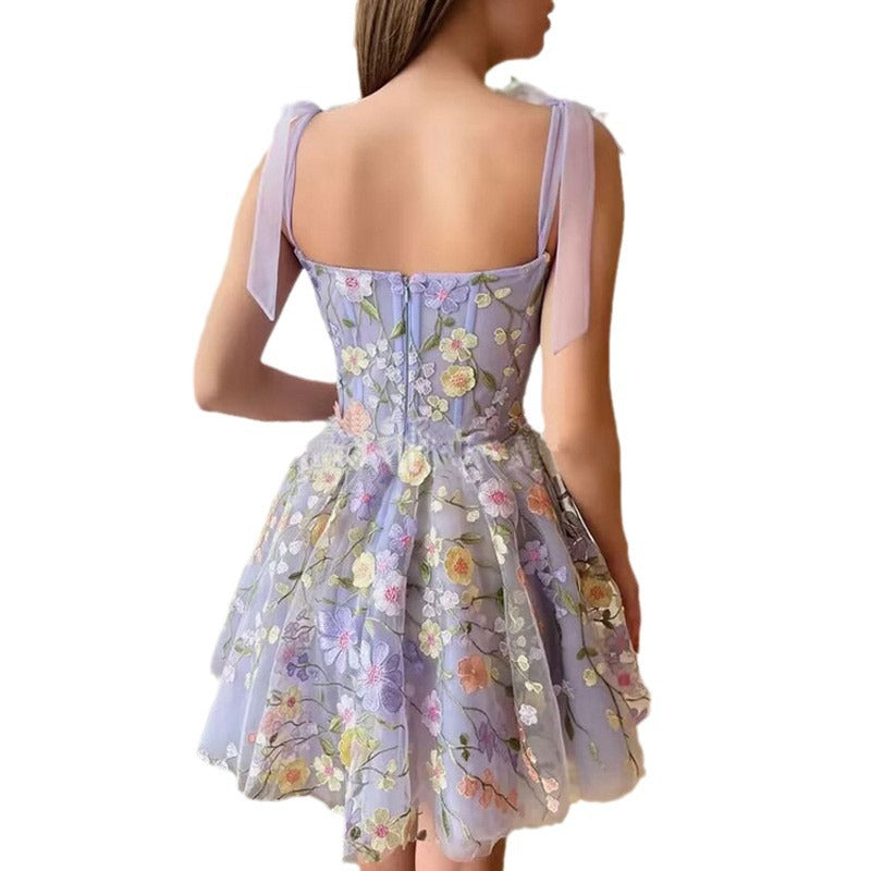 Besticktes florales Korsettkleid