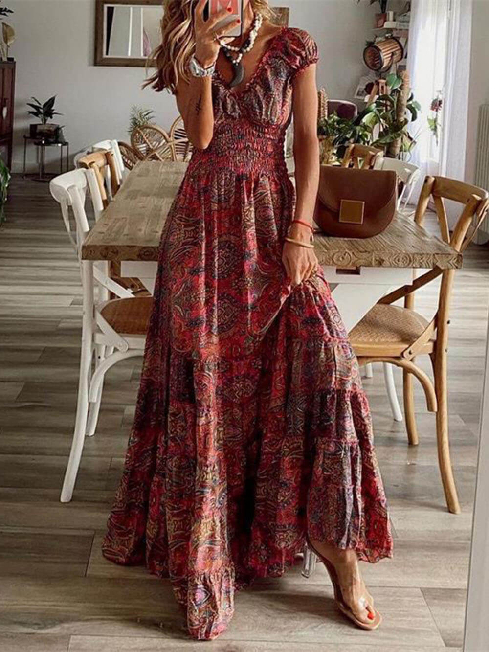 Kleid mit Blumenmuster und Taillengürtel im Bohème-Stil