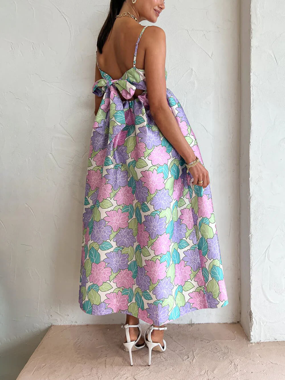 Schönes, bedrucktes, trägerloses, rückenfreies Schwingkleid mit besonderem Temperament