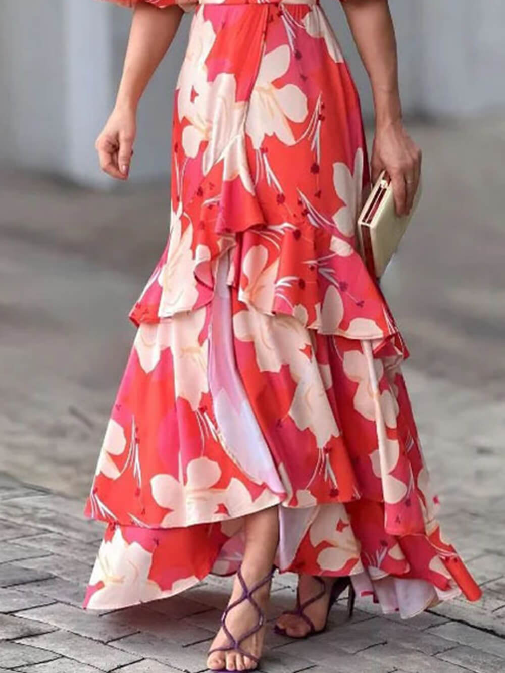 Elegantes bedrucktes Lagenkleid mit V-Ausschnitt