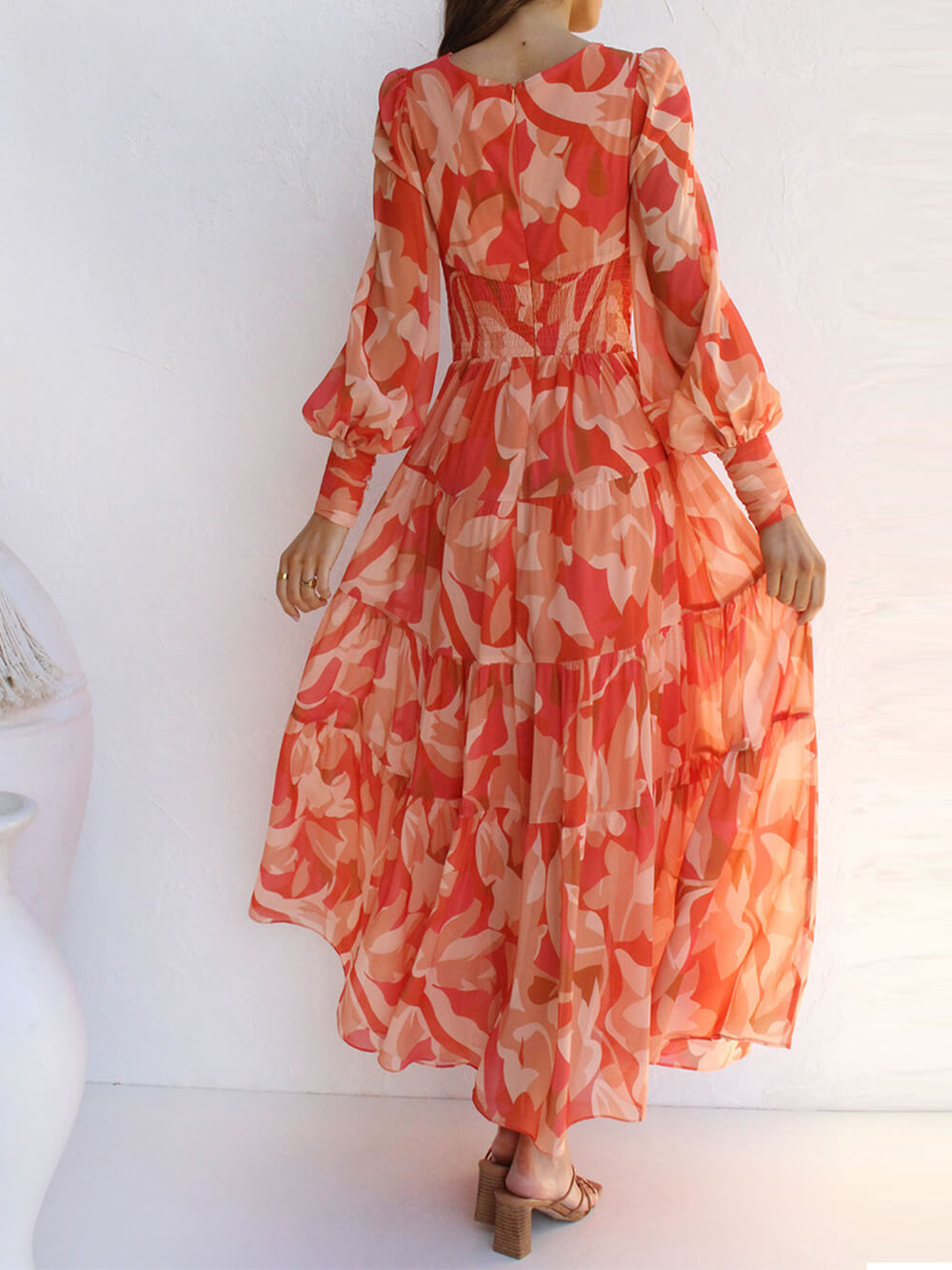 Lässiges Langarm-Midi-Kleid mit V-Ausschnitt und Schwingrock