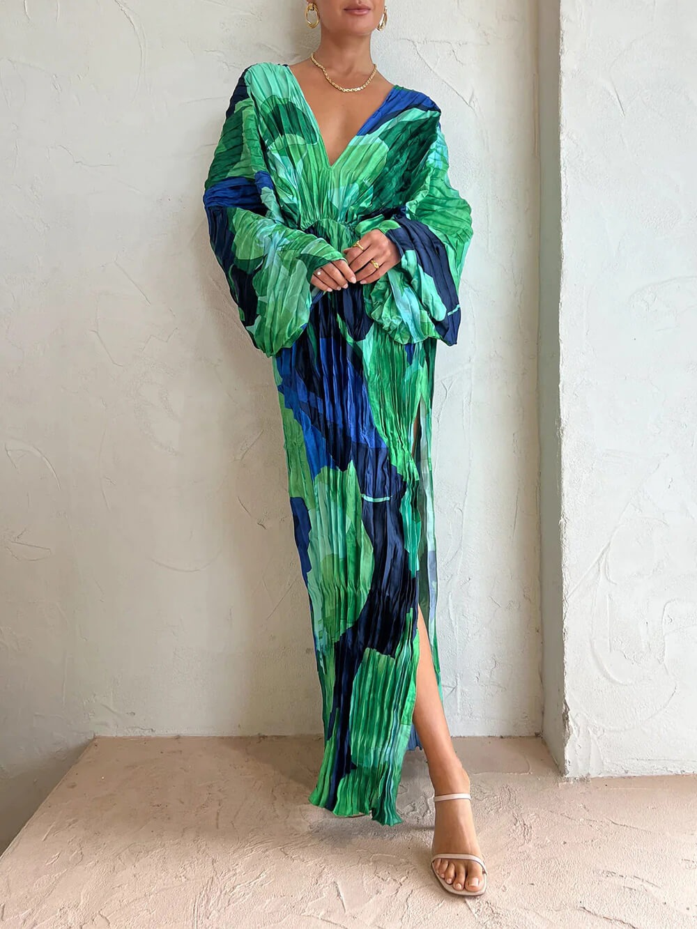 Locker sitzendes langes Resortkleid
