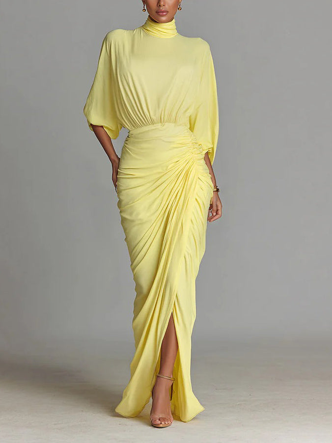 Elegantes hochgeschlossenes, halbärmliges, plissiertes Maxikleid