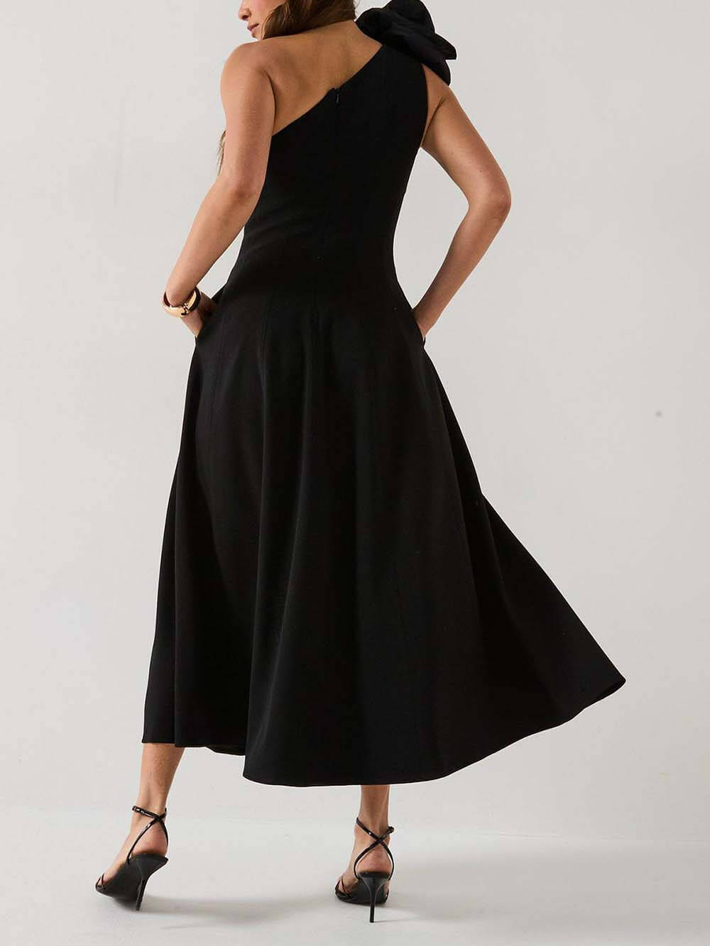 Exquisites One-Shoulder-Midi-Kleid mit Korsage