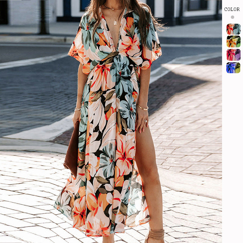 Hochgeschlitztes, sexy V-Ausschnitt-Kleid mit Print