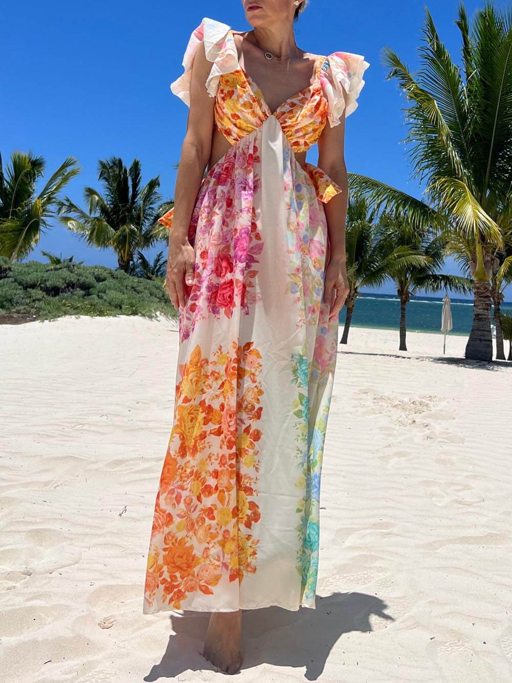 Geblümtes Maxikleid mit Rüschen, Cutout und Bindeband am Rücken
