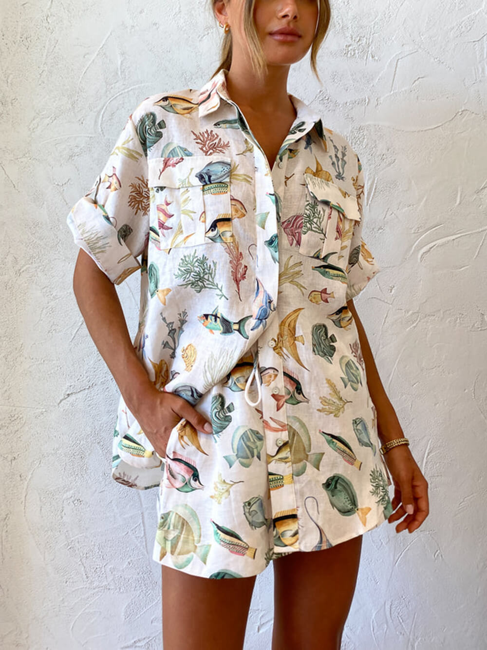 Personalisiertes Hemd mit Fisch-Print und kurzen Ärmeln sowie Tie-Dye-Shorts-Set