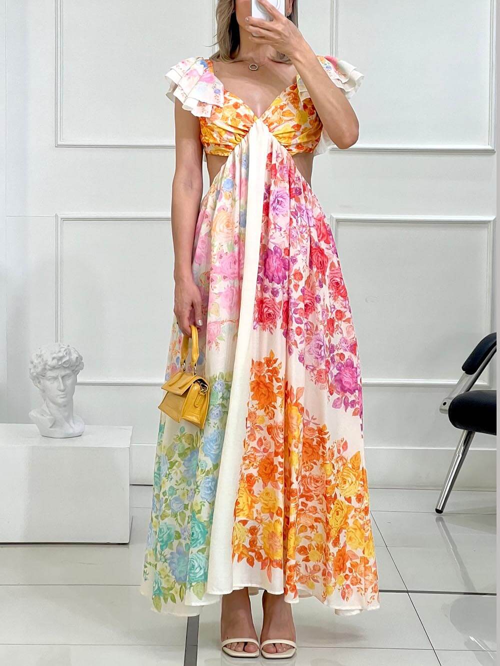 Geblümtes Maxikleid mit Rüschen, Cutout und Bindeband am Rücken