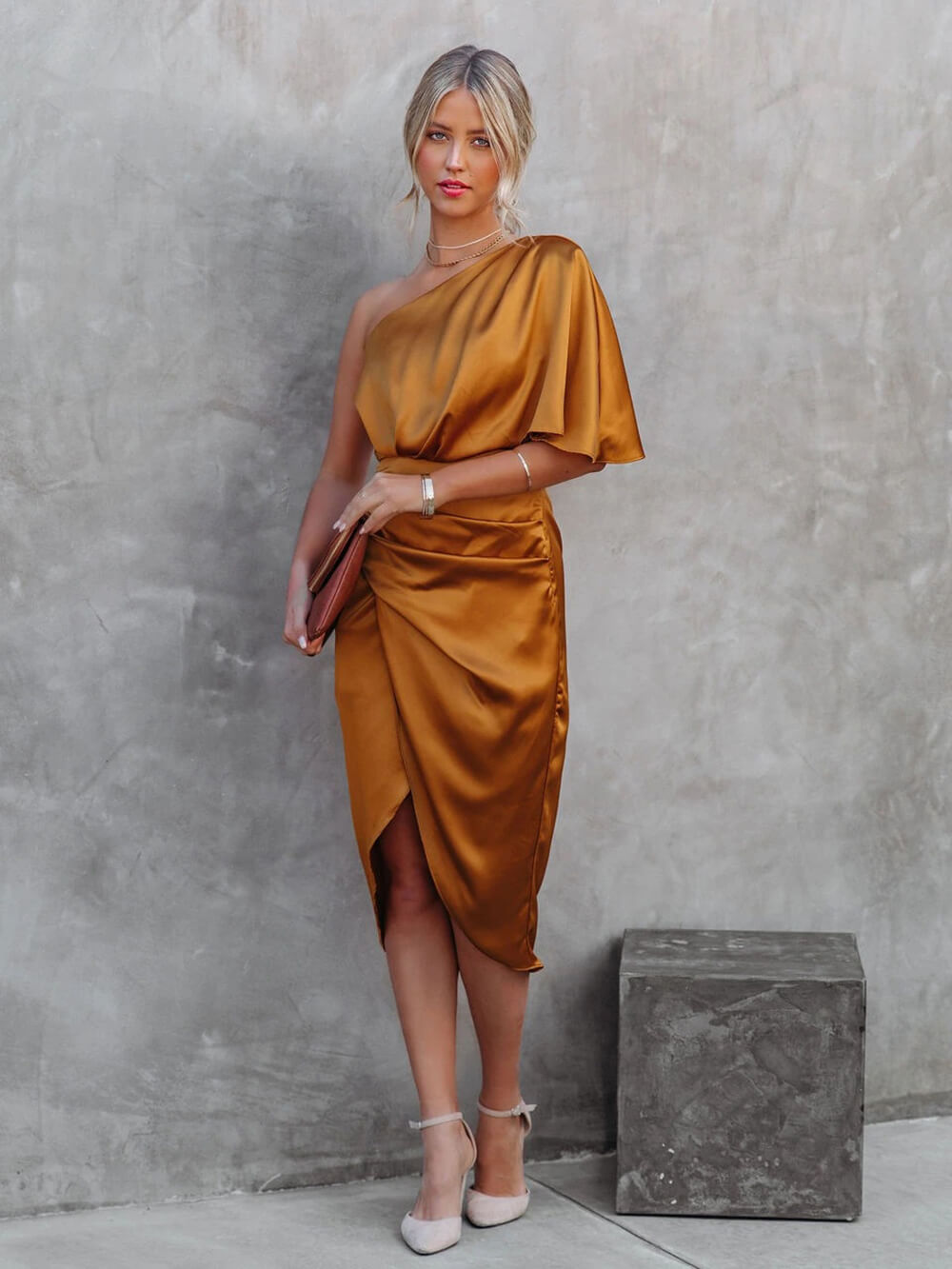 One Shoulder Midi-Kleid: Asymmetrischer Fall