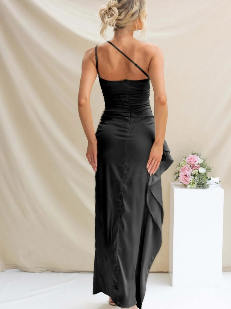 Asymmetrisches Abendkleid mit Schlitz