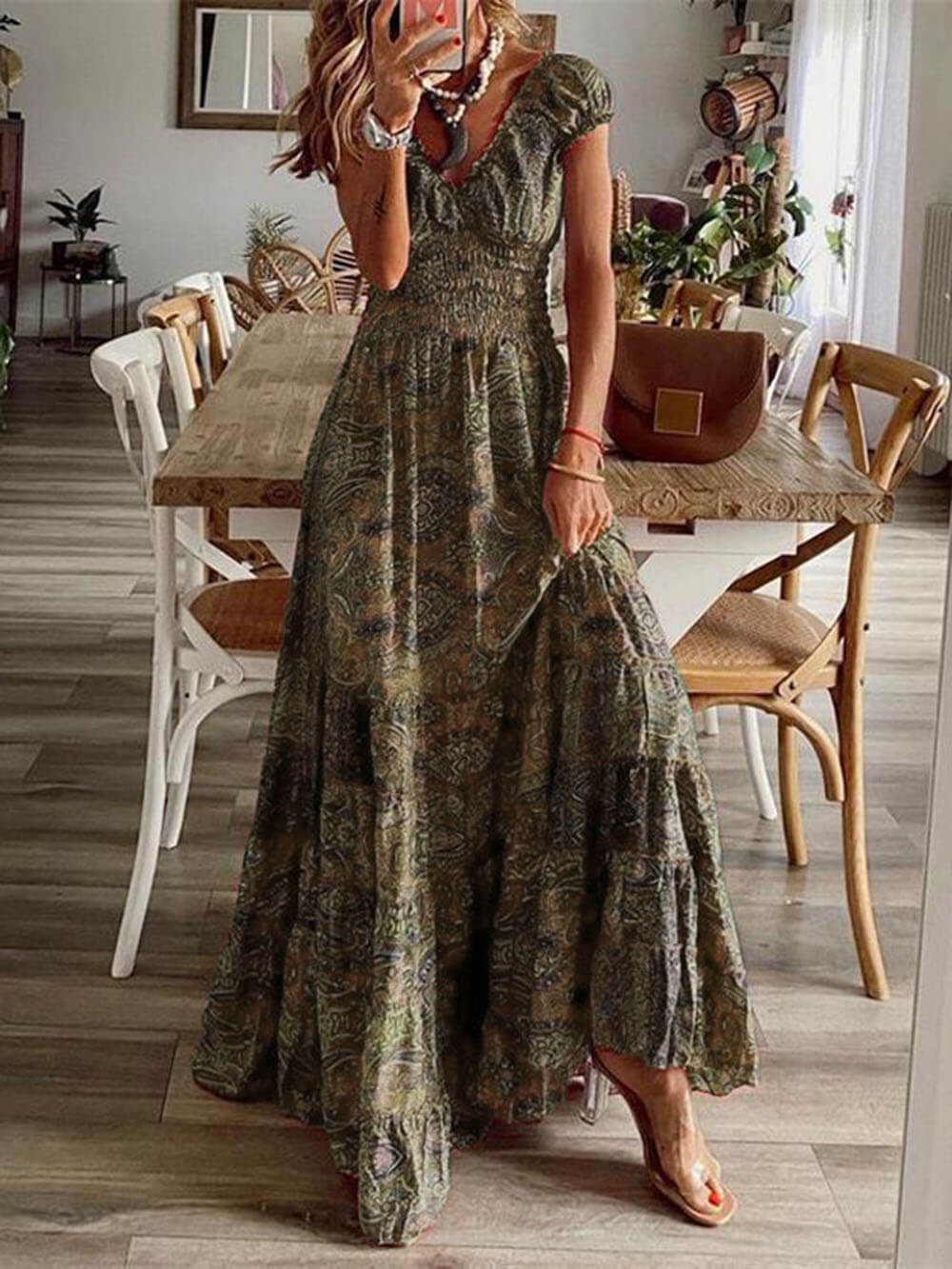 Kleid mit Blumenmuster und Taillengürtel im Bohème-Stil