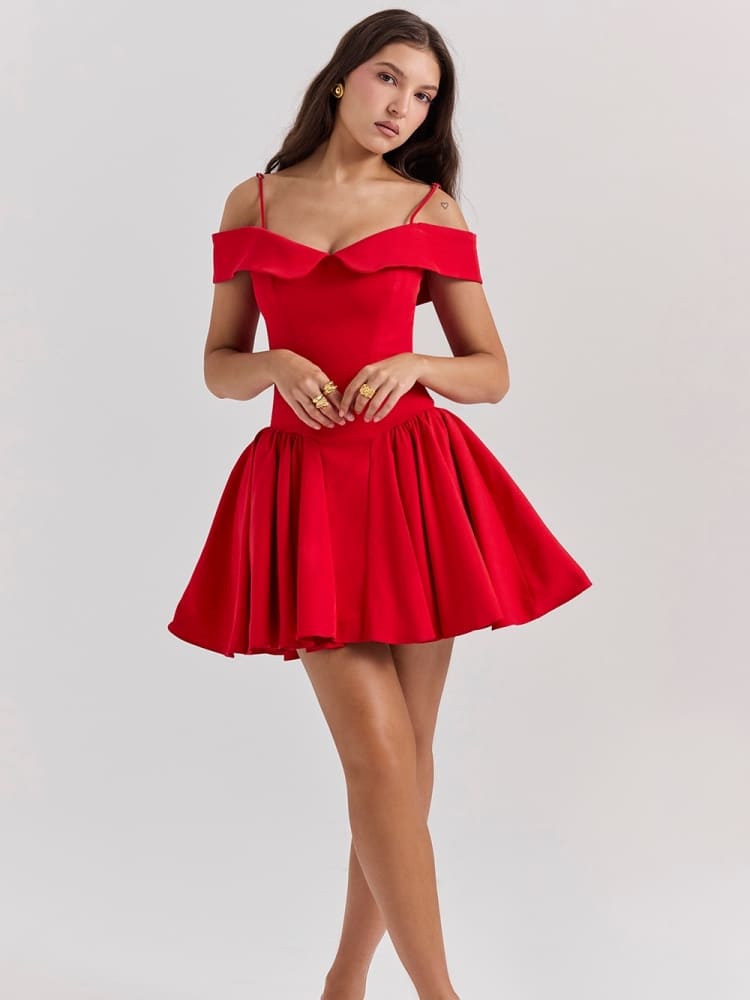 Scharlachrotes schulterfreies Mini-Kleid mit Spaghettiträgern