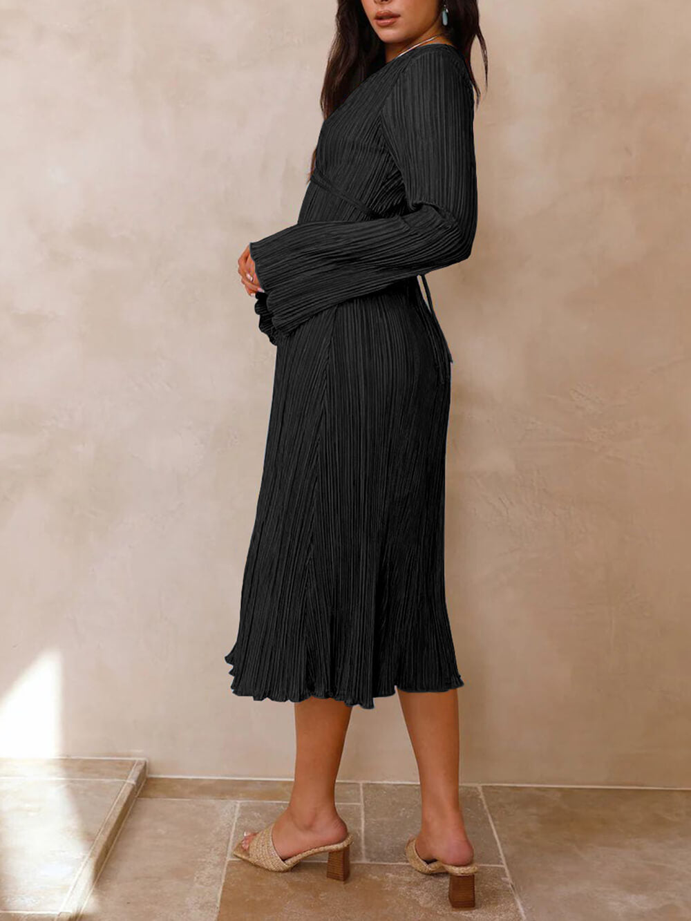 Midi-Kleid mit Glockenärmeln, Falten und Bergblick-Muster