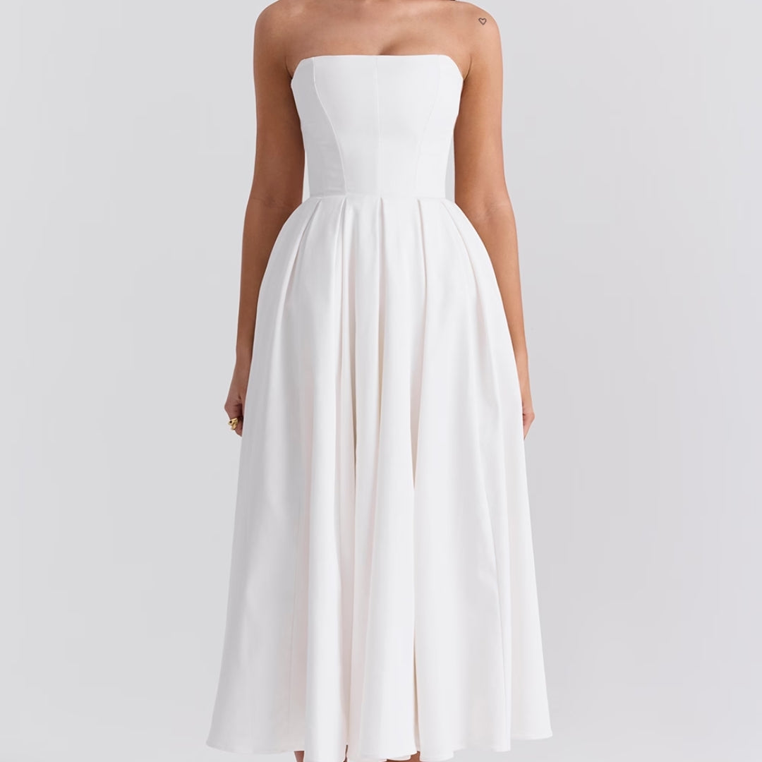 Weißes trägerloses Midi-Sommerkleid