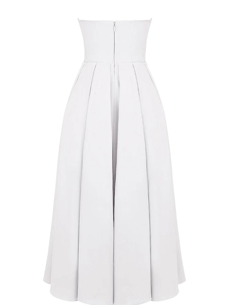 Weißes trägerloses Midi-Sommerkleid
