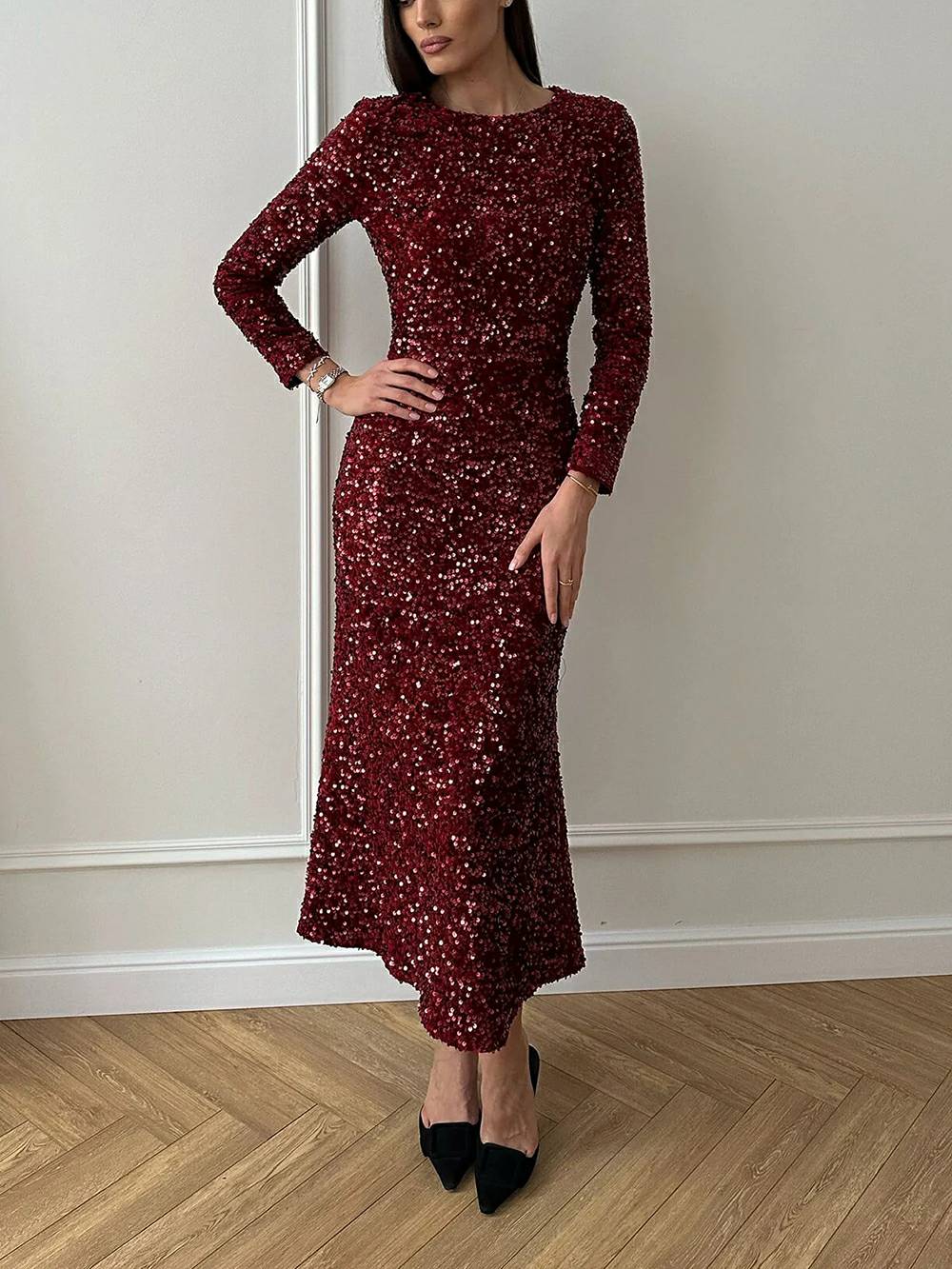 Paillettenverziertes Samt-Midikleid in Rot