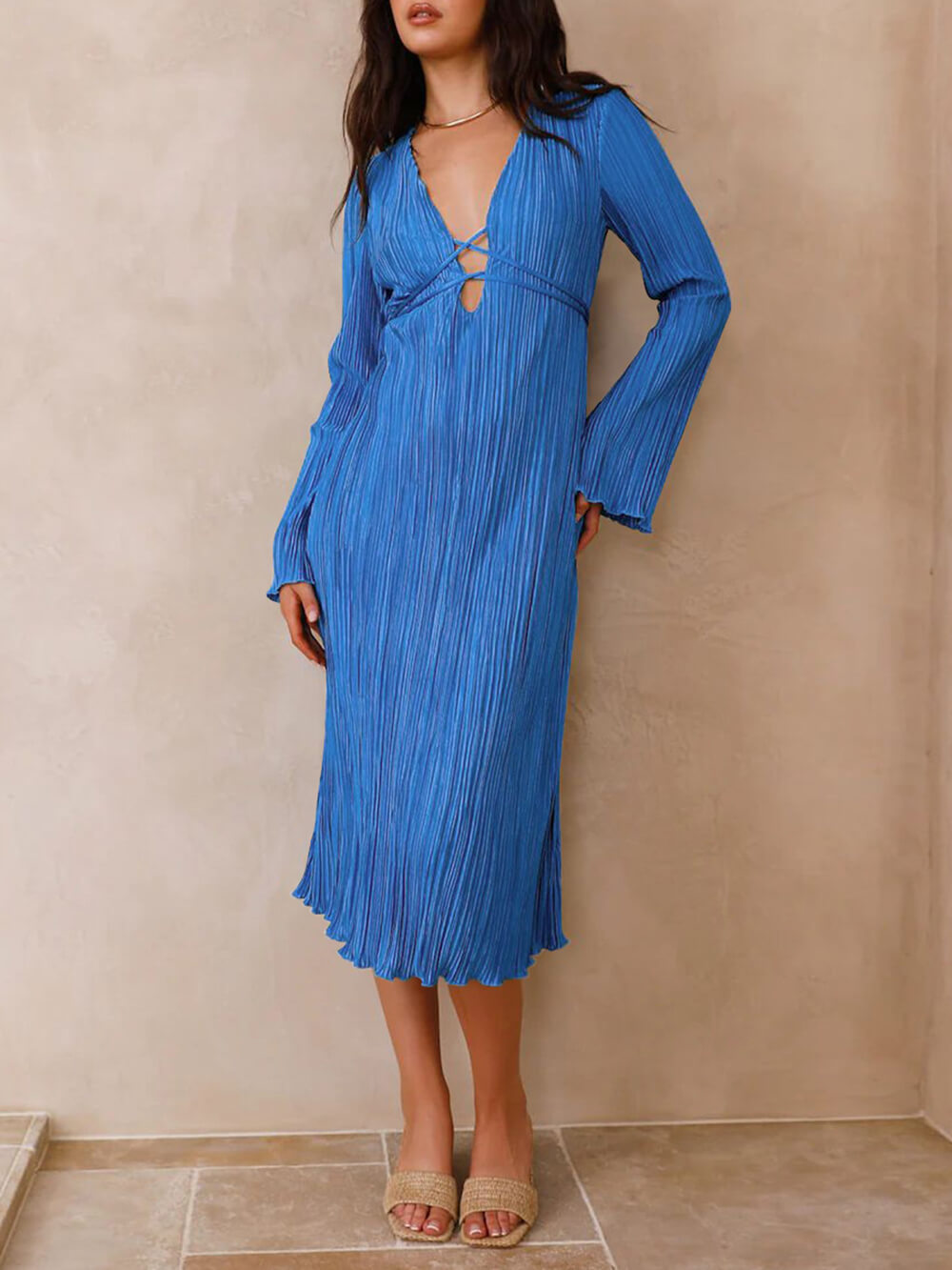 Midi-Kleid mit Glockenärmeln, Falten und Bergblick-Muster