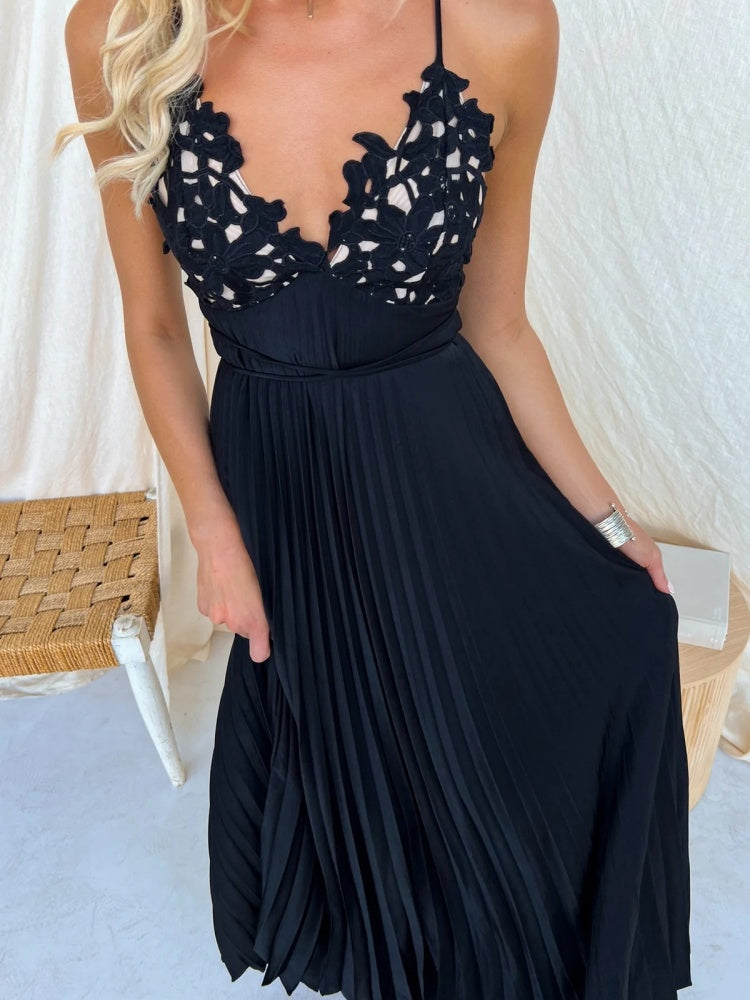 Dramatisches rückenfreies Festkleid