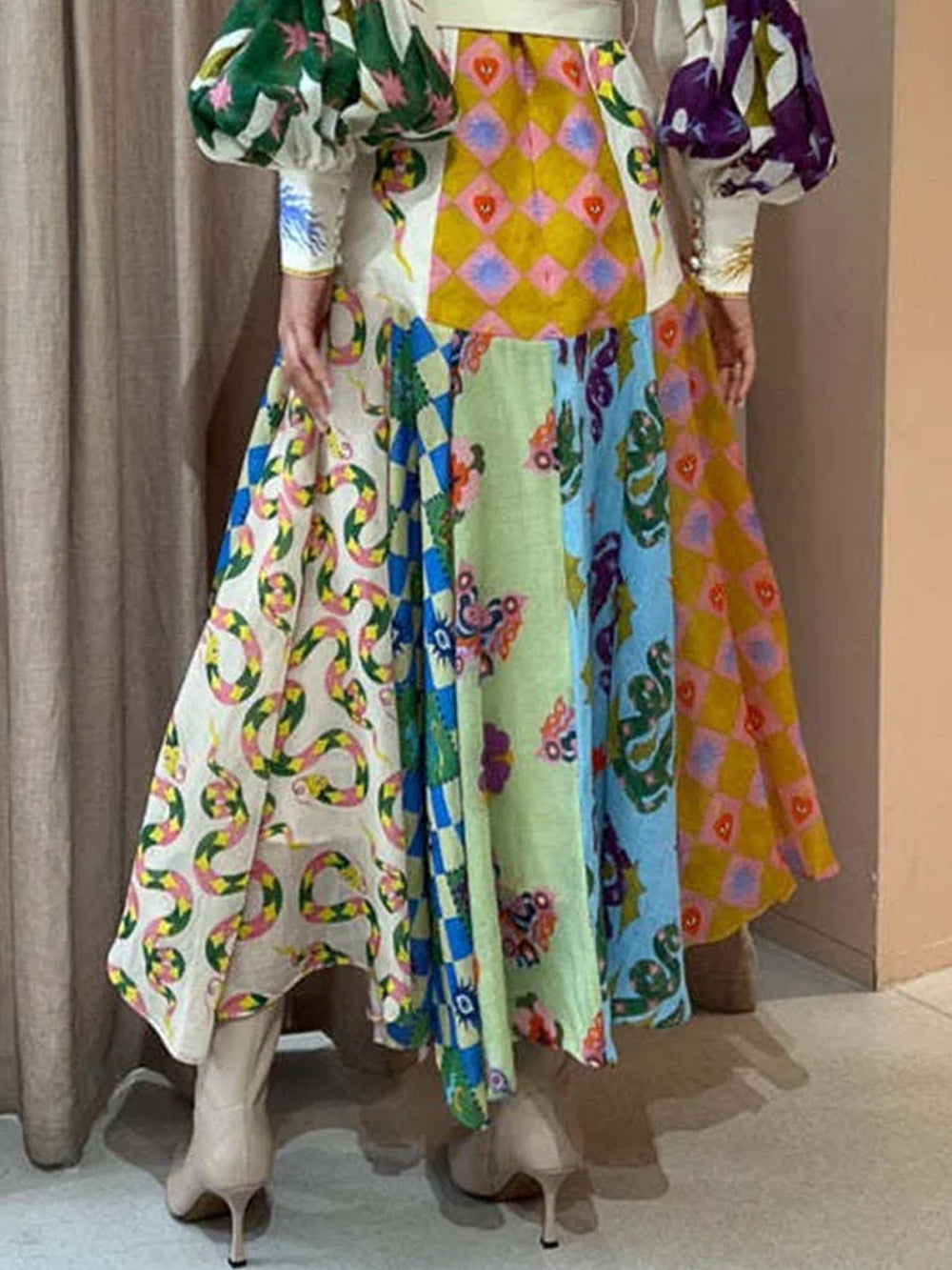 Modisches Graffiti-Ballonärmel-Kleid mit unregelmäßigem Schnitt