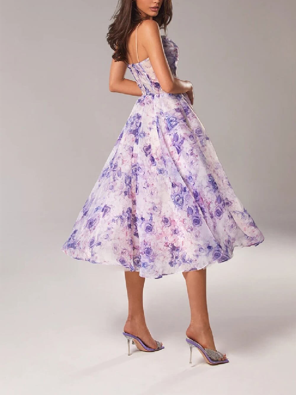 Trägerloses, ärmelloses bedrucktes Swing-Midikleid