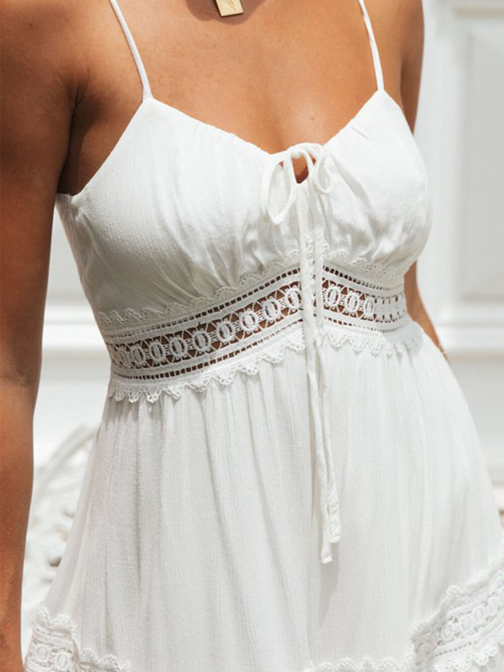 Einfarbiges Spitzen-Träger-Midikleid