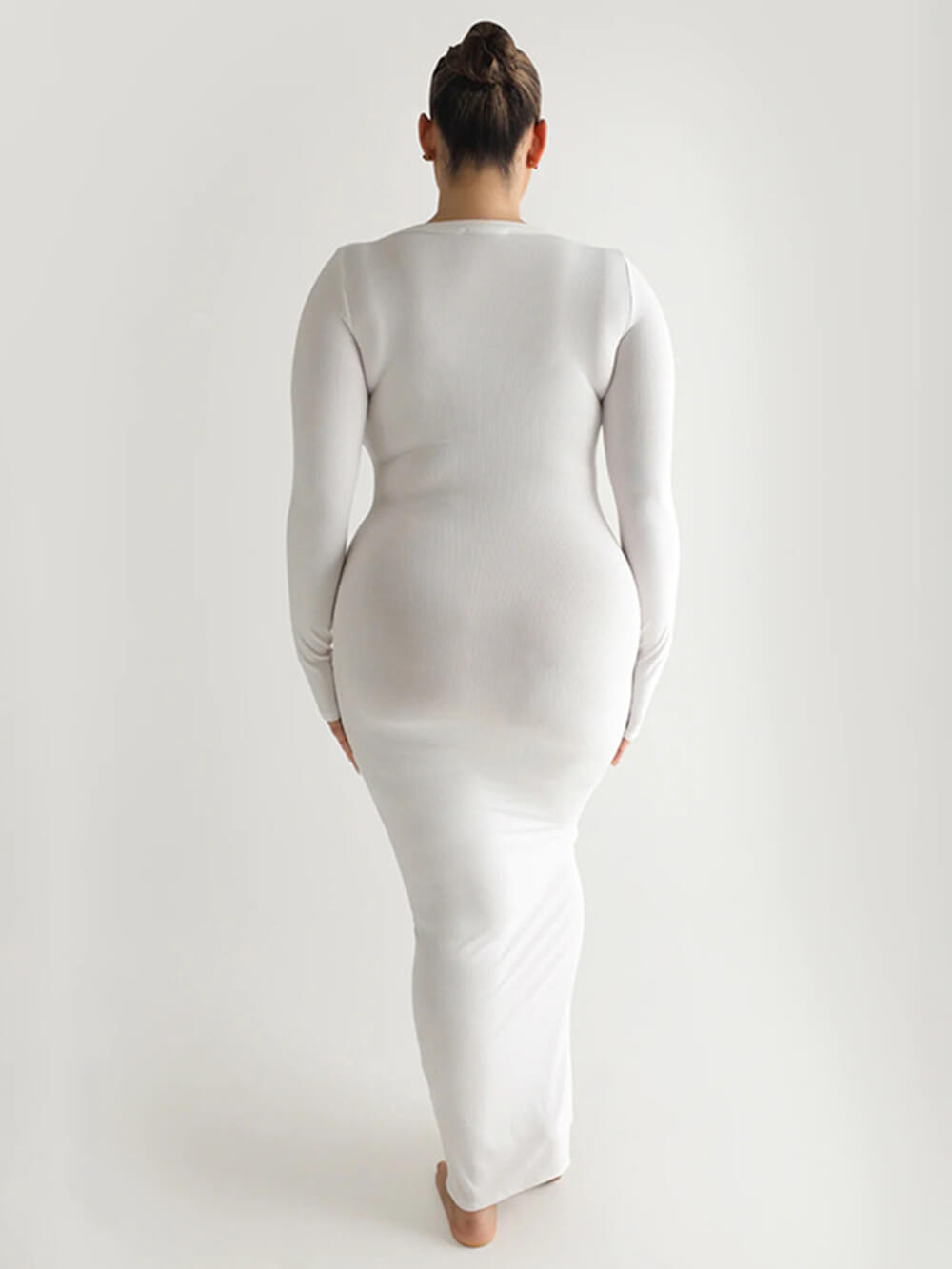Einfarbiges, langärmliges Maxikleid mit quadratischem Ausschnitt