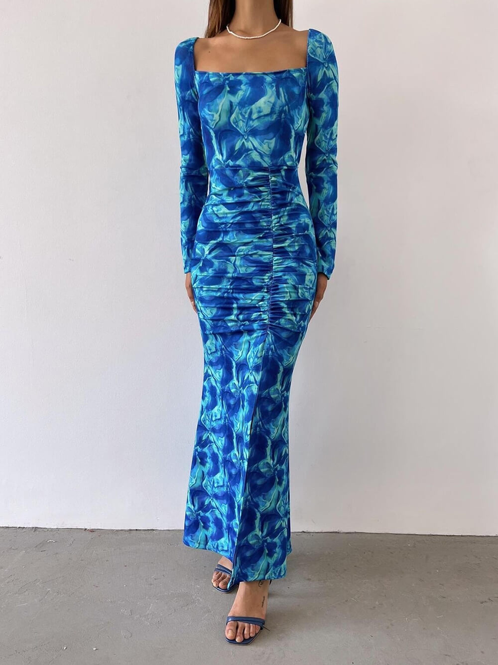 Trägerloses Maxi-Kleid mit gesmoktem Oberteil