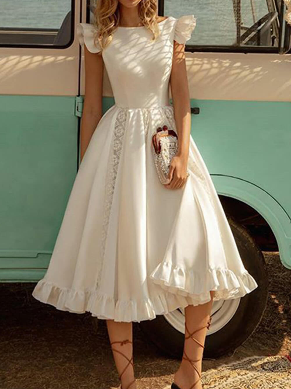 Einfarbiges elegantes Midi-Kleid mit Puffärmeln
