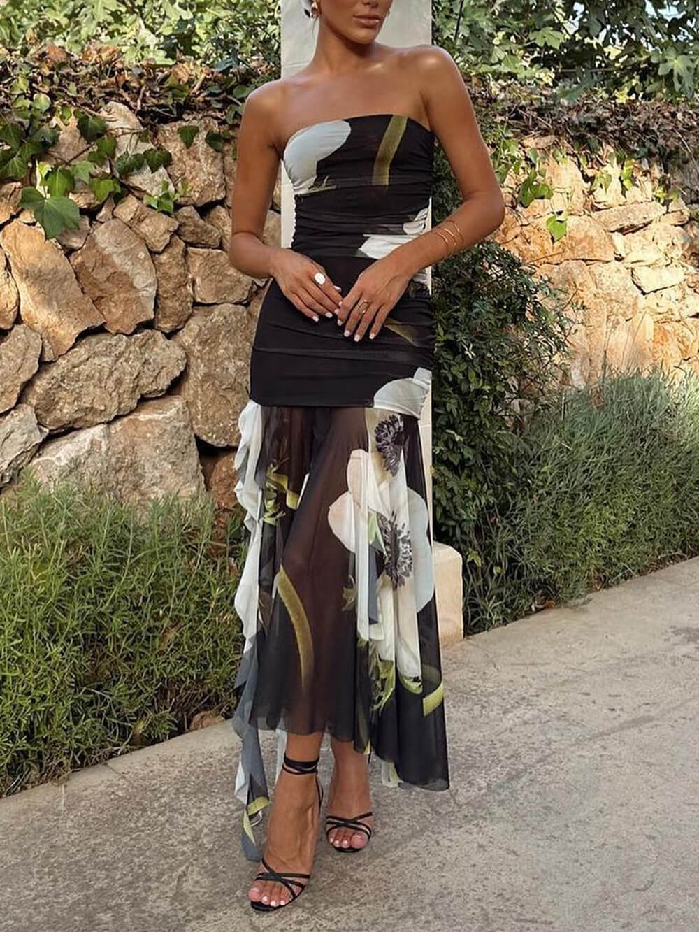 Mesh-Overlay-Kleid mit Blumenmuster, schulterfrei, gerafft, Rüschen und Stretch-Midilänge