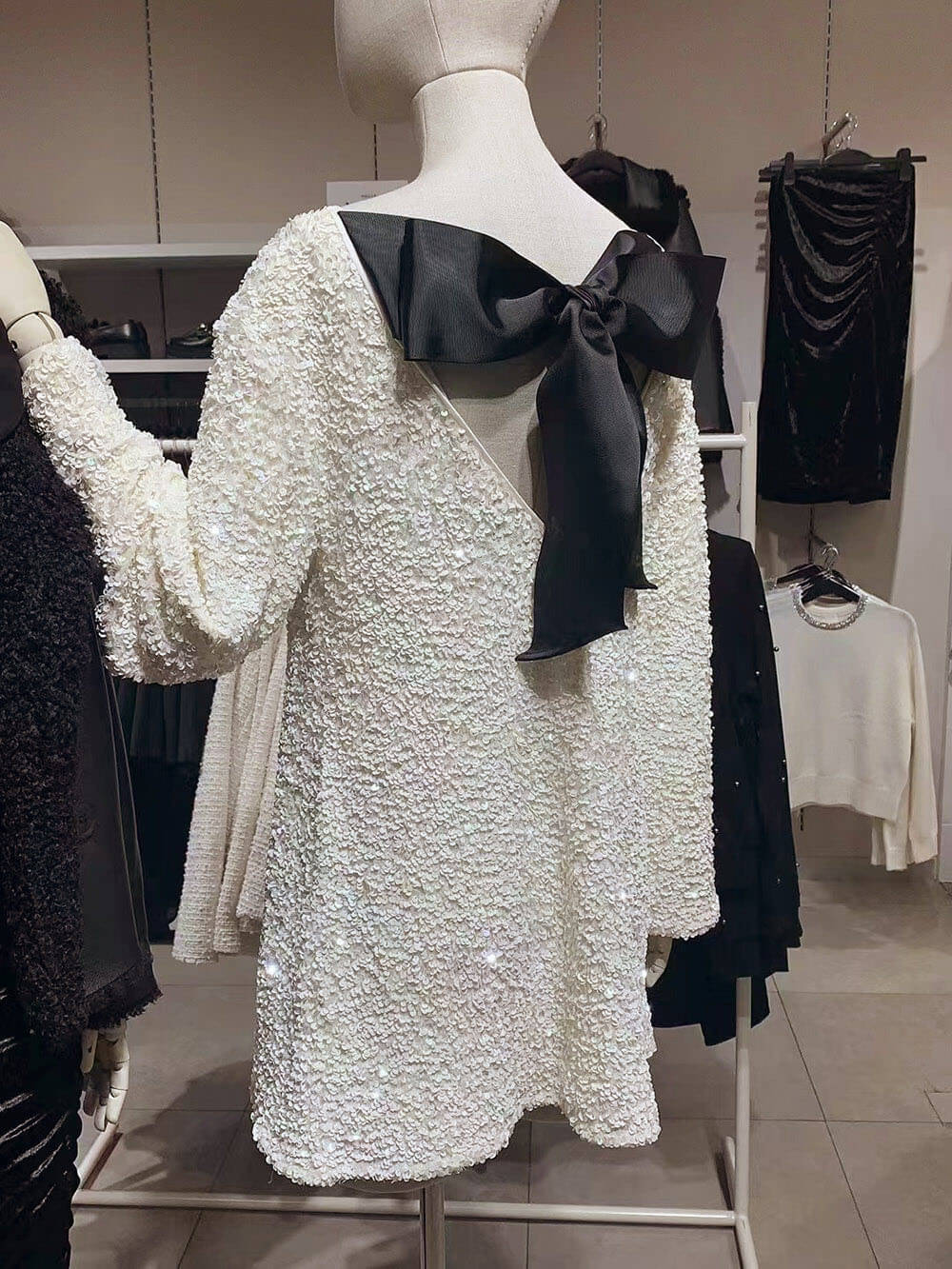 Paillettenkleid zum Binden im Rücken