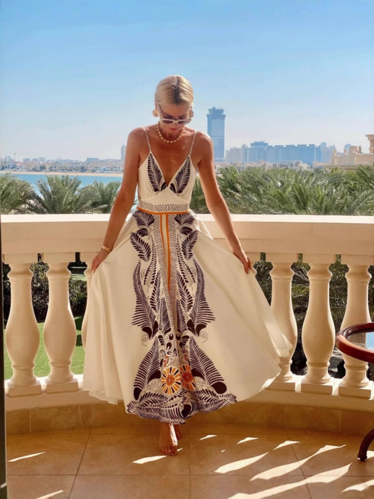Rückenfreies, elegantes Kleid mit Printmuster