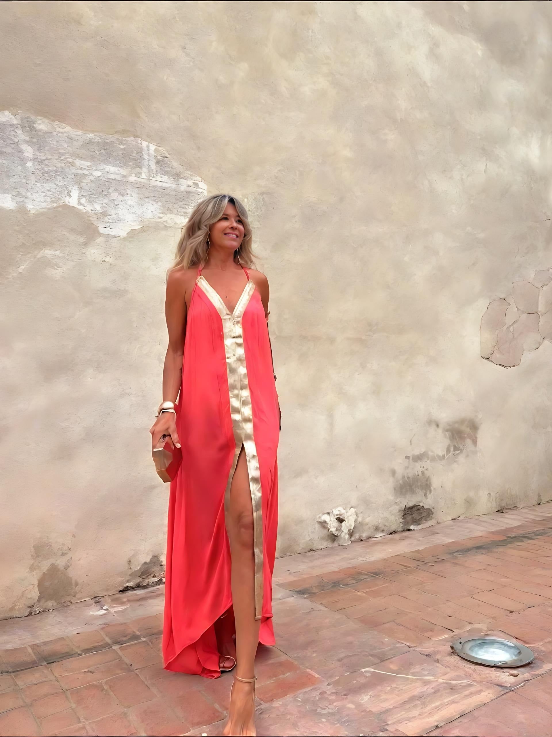 Das korallgoldene Kleid
