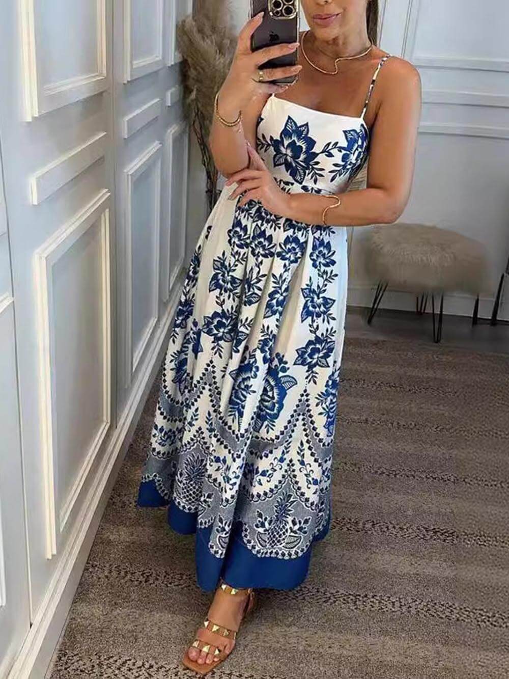 Geblümtes Maxikleid mit Ethno-Print und gesmokter Rückenpartie