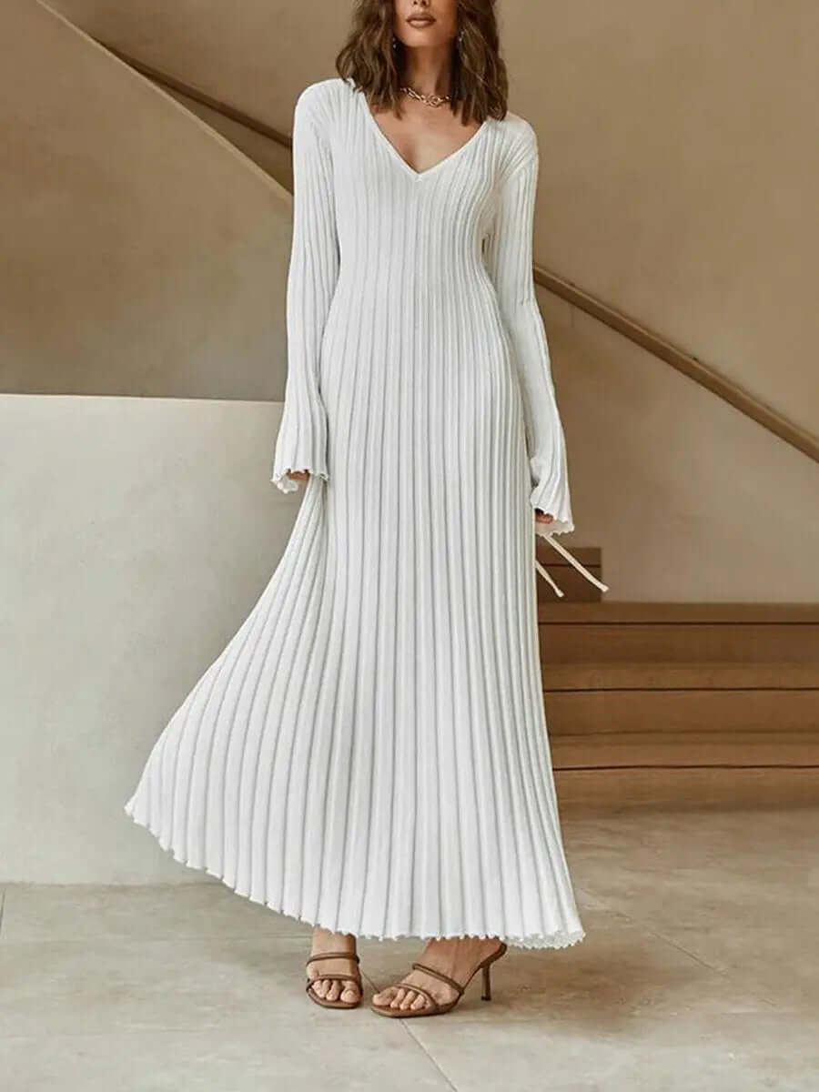 Maxikleid mit V-Ausschnitt, Rüschenärmeln und geripptem Strickmuster