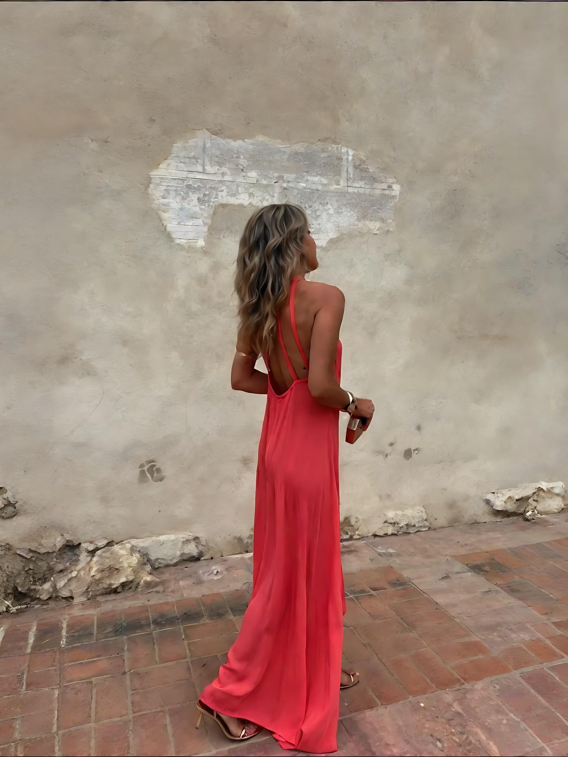 Das korallgoldene Kleid