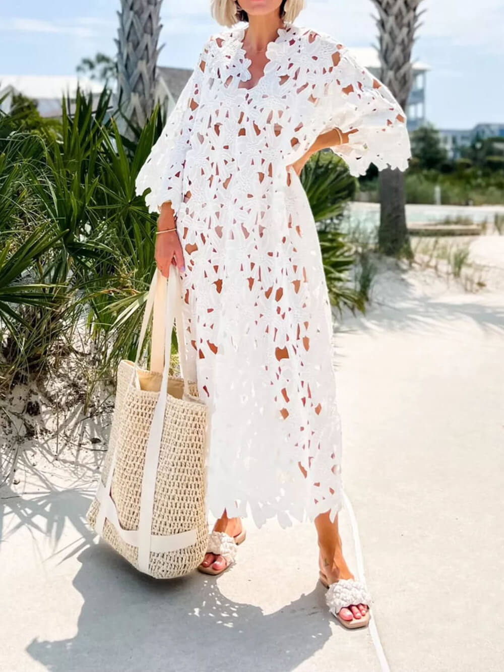 Midi-Strandkleid mit geblümter Lochstickerei als Überwurf