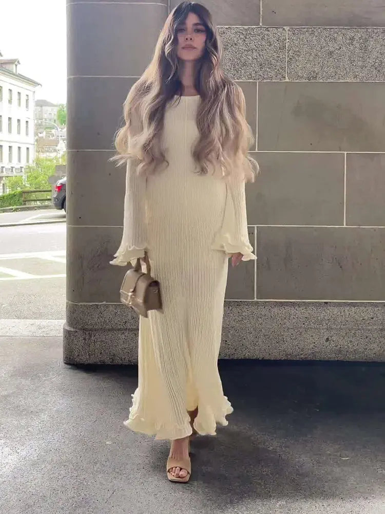Strick-Maxikleid mit Trompetenärmeln