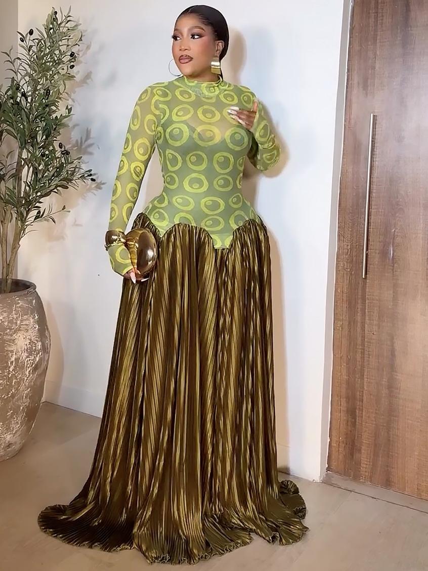 Maxikleid mit Falten und Netz-Einsätzen im Retro-Stil