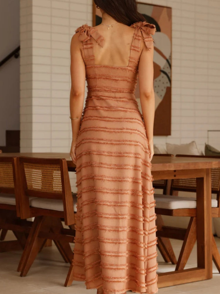 Sommerliches französisches V-Ausschnitt-Maxikleid mit Textur