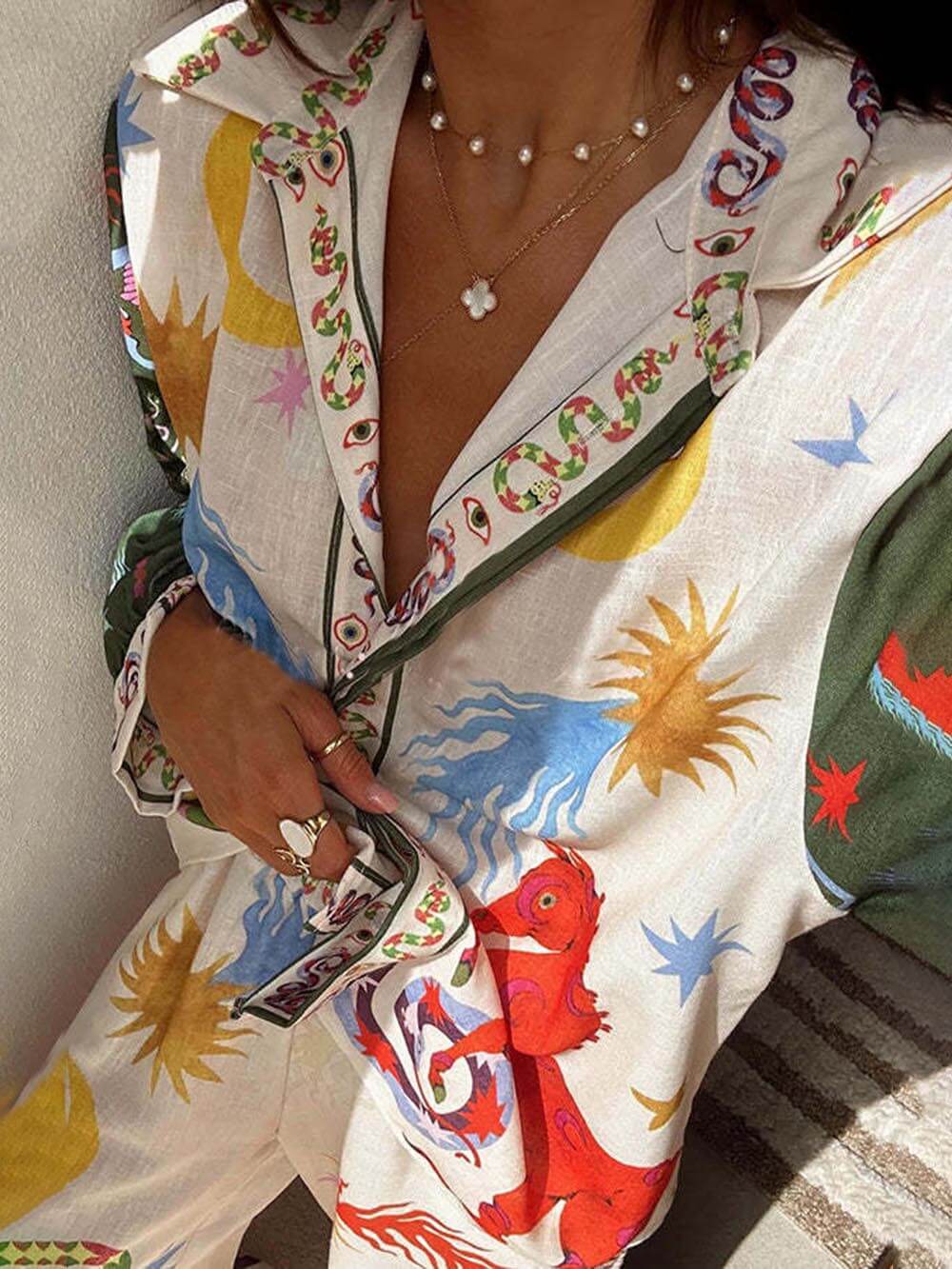 Einzigartiges Shirt- und Elastikbundhosen-Set