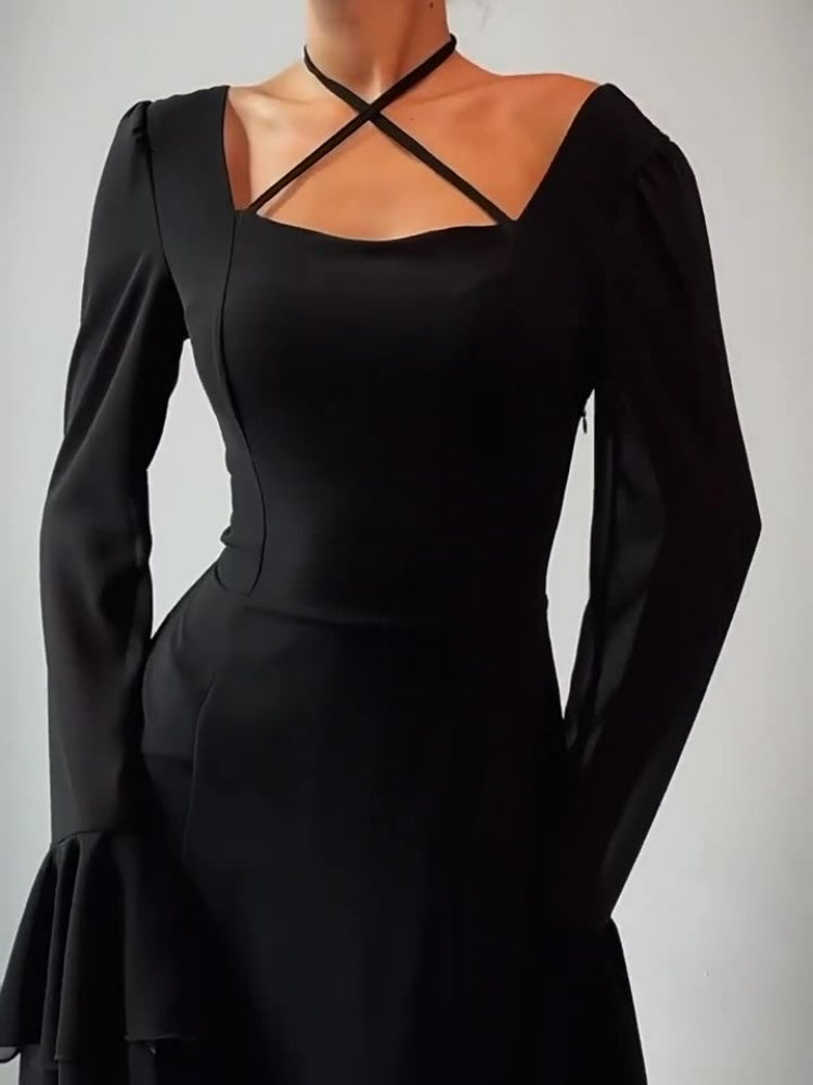 Maxikleid mit hochsitzender Taille und ausgestellten Ärmeln